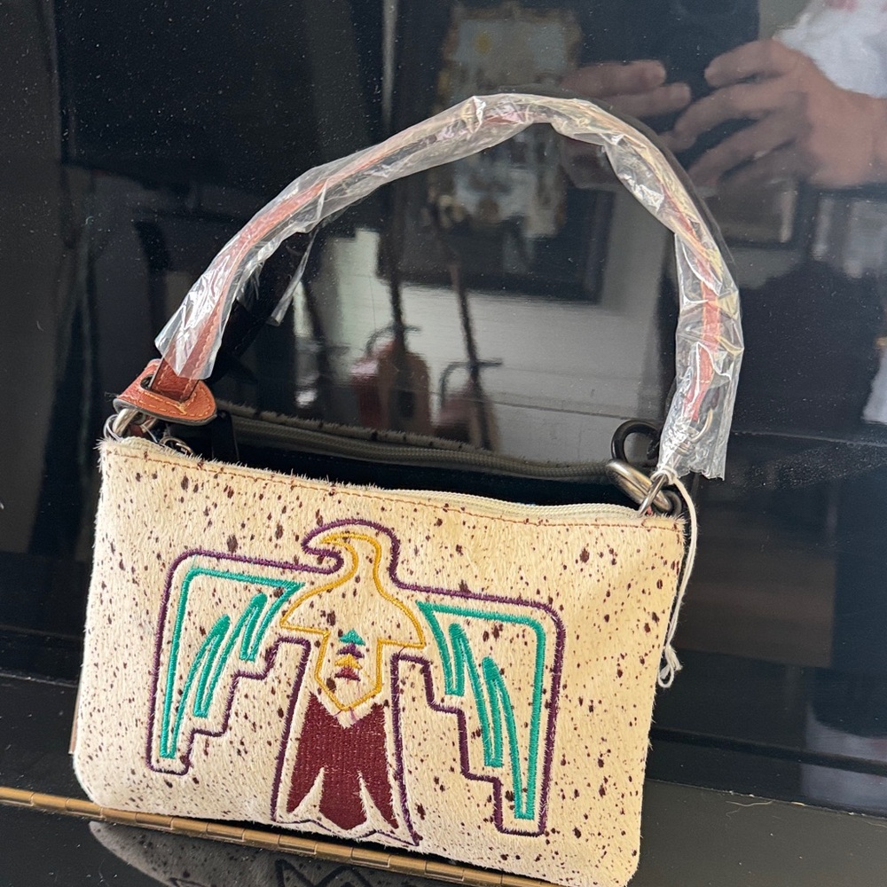 Embroidered Eagle Accent Cream Shoulder Bag pochette